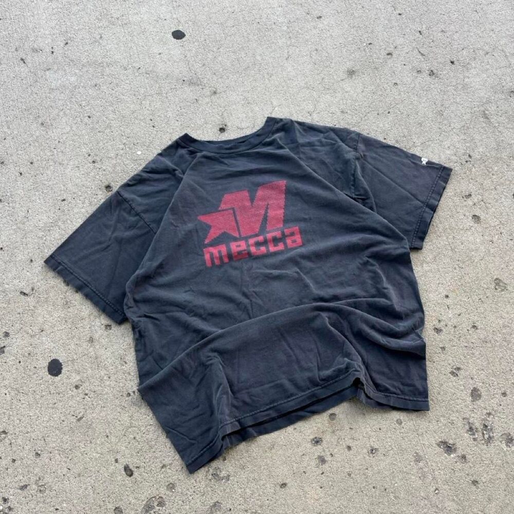 Vintage 2000s Mecca Apparel Smoked Distressed Streetwear Y2K Graphic Tee Shirt